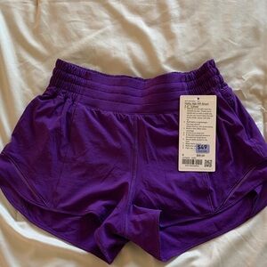 lululemon college purple hotty hot high rise 2.5” with liner. NWT!